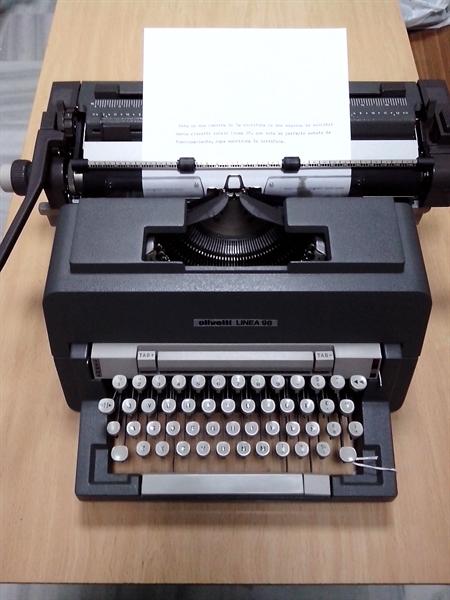Máquina de escribir Olivetti linea 98